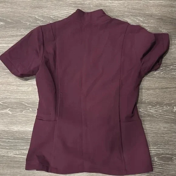 Xs maroon/burgundy FIGS inala slim scrub top - Picture 2 of 3